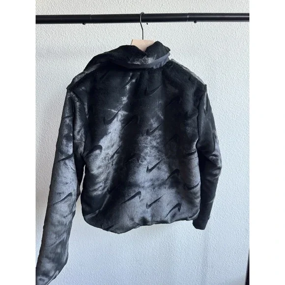 SIZE XS Nike Sportswear EssentialWomen's Loose Fur All Over Print Faux fur - Picture 6 of 8